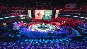 乱成一团！LPL积分榜中游混战，四队战绩相同，收官日成生死战。